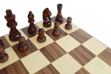 Carica l'immagine nel visualizzatore di Gallery, Scacchiera con contenitore con scacchi in legno di acacia "Minimal"