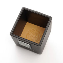 Carica l'immagine nel visualizzatore di Gallery, Bicchiere Portapenne in pelle rigenerata con orologio "Brown Desk" A.G. Spalding & Bros