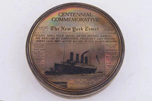 Carica l'immagine nel visualizzatore di Gallery, Bussola in ottone brunito con coperchio a vite "Titanic" Stanley London