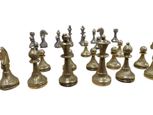 Carica l'immagine nel visualizzatore di Gallery, Scacchiera con scacchi in metallo "Mignon fiorito"