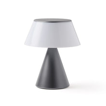 Carica l'immagine nel visualizzatore di Gallery, Lampada led portatile grande sincronizzabile "Luma L" Lexon (disponibile in due colori)