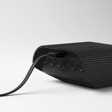 Carica l'immagine nel visualizzatore di Gallery, Sveglia con termometro e igrometro "Ray Clock" Lexon Design