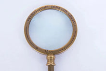 Carica l'immagine nel visualizzatore di Gallery, Lente di ingrandimento in ottone replica museale "Henry & Son"