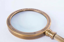 Carica l'immagine nel visualizzatore di Gallery, Lente di ingrandimento in ottone replica museale "Henry & Son"