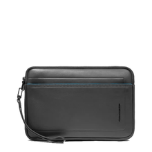 Carica l'immagine nel visualizzatore di Gallery, Pochette uomo porta iPad®mini in pelle con tasca per Piquadro Smart Tracker Piquadro (disponibile in due colori)