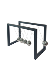 Carica l'immagine nel visualizzatore di Gallery, Pendolo di Newton