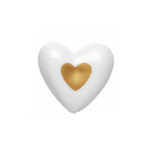 Carica l'immagine nel visualizzatore di Gallery, Cuoricini in ceramica con decoro oro (disponibili in cinque varianti)