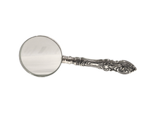 Carica l'immagine nel visualizzatore di Gallery, Lente d'ingrandimento in Sheffield con manico cesellato "Royal Family Sheffield"