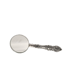Carica l'immagine nel visualizzatore di Gallery, Lente d'ingrandimento in Sheffield con manico cesellato "Royal Family Sheffield"