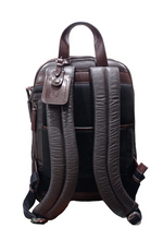 Carica l'immagine nel visualizzatore di Gallery, Zaino portacomputer 14" in pelle con astuccio rimovibile "Medium New York" A.G. Spalding & Bros testa di moro