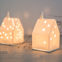 Carica l'immagine nel visualizzatore di Gallery, Decorazione in ceramica porta tea light "Casetta Albero"