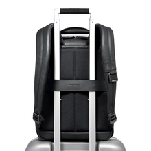 Carica l'immagine nel visualizzatore di Gallery, Zaino da viaggio porta pc 15,6 in pelle con porte USB e USB Type C "Modus Special Bag Motic" Piquadro