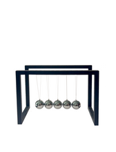 Carica l'immagine nel visualizzatore di Gallery, Pendolo di Newton