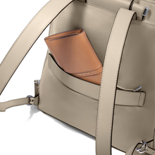 Carica l'immagine nel visualizzatore di Gallery, Zaino donna porta pc 15,6" espandibile in tessuto e pelle "Circle" Piquadro"