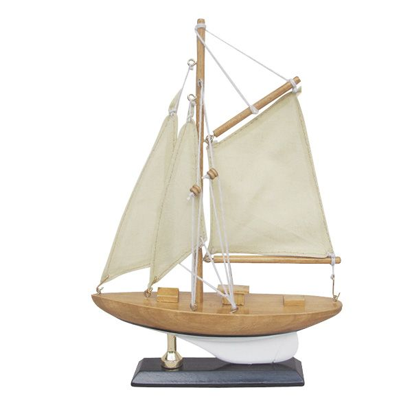 Modellino di barca a vela