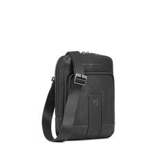 Carica l'immagine nel visualizzatore di Gallery, Borsello porta iPad®mini in pelle Carl Piquadro