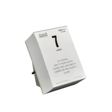 Carica l'immagine nel visualizzatore di Gallery, Calendario Filosofico delle Donne 2024 con base in legno (disponibile in due formati)