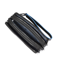 Carica l'immagine nel visualizzatore di Gallery, Pochette da uomo a triplo scomparto in pelle con tracollina e polsiera rimovibile "Bluesquare" Piquadro (disponibile in due colori)