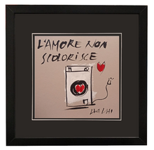 Carica l'immagine nel visualizzatore di Gallery, Opera unica tecnica mista incorniciata di Wallas: "L'amore non scolorisce"