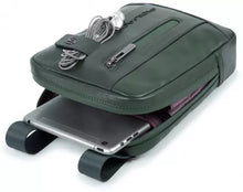 Carica l'immagine nel visualizzatore di Gallery, Borsello porta iPad®mini in pelle "Urban" Piquadro