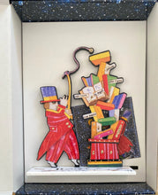 Carica l'immagine nel visualizzatore di Gallery, Scultura in resina colorata di Francesco Musante: "Domatore di Libri"