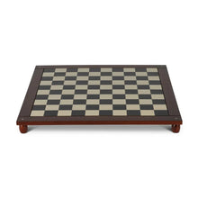 Carica l'immagine nel visualizzatore di Gallery, Scacchiera classica in legno con scacchi Authentic Models "Staunton"