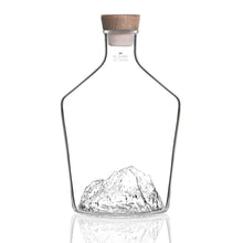 Carica l'immagine nel visualizzatore di Gallery, Bottiglia per liquori "Alaskan Maker: Monte Bianco"