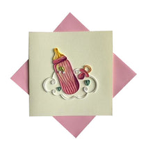 Carica l'immagine nel visualizzatore di Gallery, Cartoncino d'auguri con decoro filigrana Origamo": "Biberon" rosa