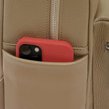 Carica l'immagine nel visualizzatore di Gallery, Zaino medio in pelle portacomputer 14" "Be-Next" A.G. Spalding & Bros cappuccino