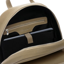 Carica l'immagine nel visualizzatore di Gallery, Zaino medio in pelle portacomputer 14" "Be-Next" A.G. Spalding & Bros cappuccino