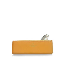 Carica l'immagine nel visualizzatore di Gallery, Astuccio piatto in pelle "Tiffany" A.G. Spalding & Bros (disponibile in diversi colori)