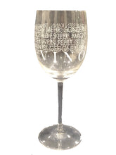 Carica l'immagine nel visualizzatore di Gallery, Calice in vetro "Chi mangia e non beve nutre segreti!"