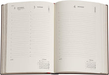 Carica l'immagine nel visualizzatore di Gallery, Agenda giornaliera rigida 2023 Midi "Zadig o Il Destino - Paul Verlaine" Paperblanks