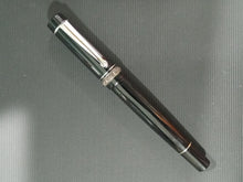 Carica l'immagine nel visualizzatore di Gallery, Penna stilografica edizione limitata Delta Dolce Vita Black & White