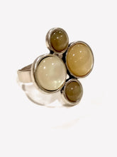 Carica l'immagine nel visualizzatore di Gallery, Anello con castoni cabochon beige e marrone