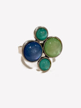Carica l'immagine nel visualizzatore di Gallery, Anello con castoni cabochon verde e blu