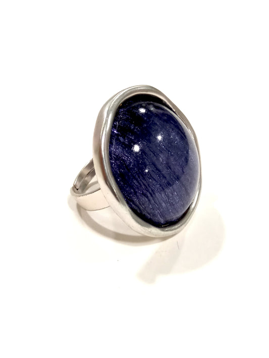 Anello con castone cabochon blu