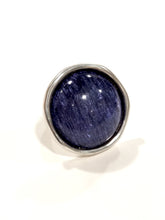 Carica l'immagine nel visualizzatore di Gallery, Anello con castone cabochon blu