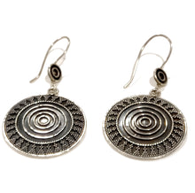 Carica l'immagine nel visualizzatore di Gallery, Orecchini in argento dischi decorati