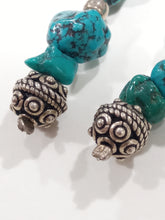 Carica l'immagine nel visualizzatore di Gallery, Orecchini pendenti in argento e turchesi