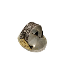 Carica l'immagine nel visualizzatore di Gallery, Anello in argento lavorato e agata azzurra