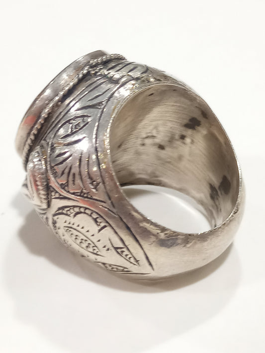Anello in argento con corniola taglio tondo