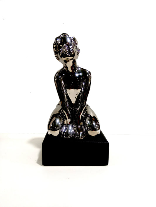 Scultura in resina "Ragazza seduta"