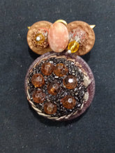 Carica l'immagine nel visualizzatore di Gallery, Bottongufo con corallini