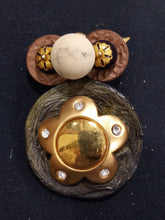 Carica l'immagine nel visualizzatore di Gallery, Bottongufo grande con fiore