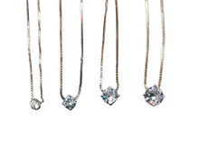 Carica l'immagine nel visualizzatore di Gallery, Girocollo in argento con punto luce (disponibile in diverse carature)