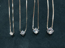 Carica l'immagine nel visualizzatore di Gallery, Girocollo in argento con punto luce (disponibile in diverse carature)