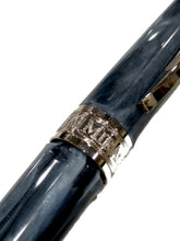 Carica l'immagine nel visualizzatore di Gallery, Penna stilografica Visconti "Mirage" Horn Grey