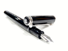 Carica l'immagine nel visualizzatore di Gallery, Penna Stilografica Pelikan Classic P205 Nero