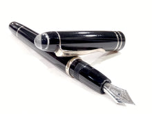 Carica l'immagine nel visualizzatore di Gallery, Penna Stilografica Delta Anni 70 nero